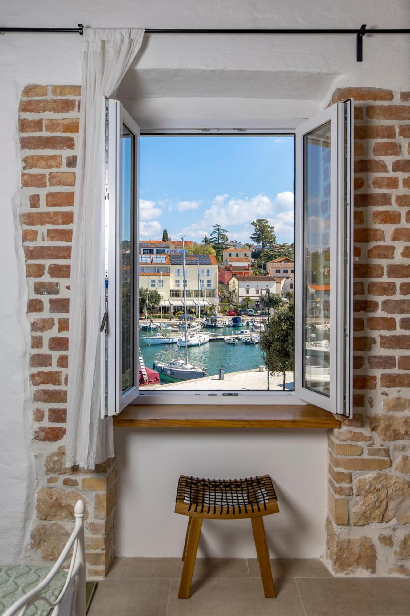 The House Hotel Malinska Buitenkant foto